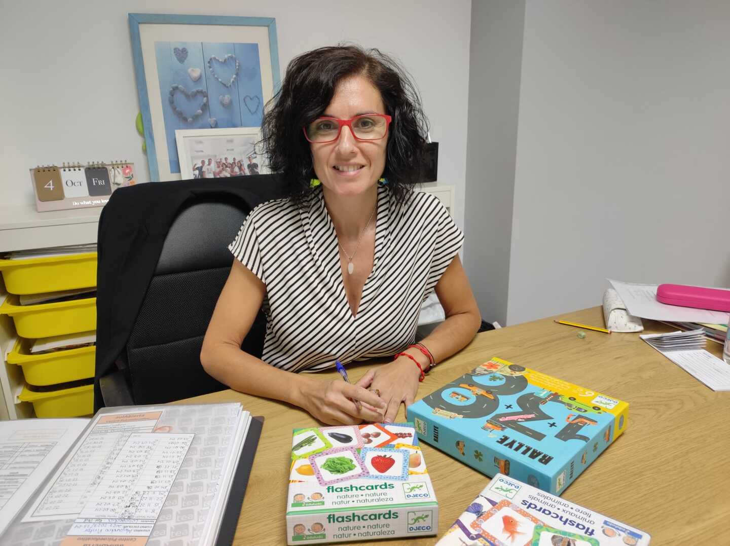 Magdalena Fernández, Psicóloga en Motril en su escritorio